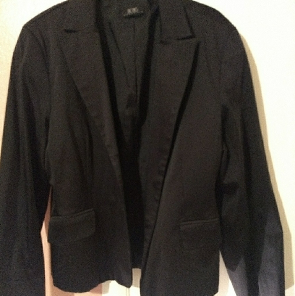 BCBG stretchy sateen black blazer